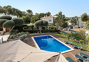 Ref. 2503588 | Traumvilla mit Pool und Teilmeerblick 