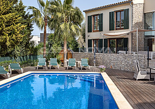 Ref. 2503588 | Traumvilla mit Pool und Teilmeerblick 