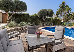 Ref. 2503588 | Traumvilla mit Pool und Teilmeerblick 