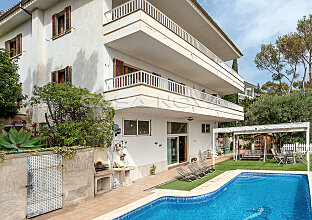 Ref. 2703592 | Mediterranean villa in quiet residential area