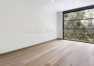 Ref. 2403562 | Refurbished luxury villa in exclusive residential area