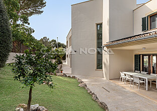 Ref. 2503588 | Traumvilla mit Pool und Teilmeerblick 