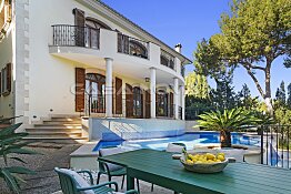 Villa mediterránea de lujo en una exclusiva zona residencial