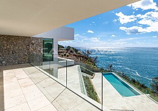 Villa de obra nueva con impresionantes vistas y acceso al mar