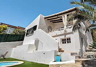 Ref. 2403599 | Romantic luxury villa with sea views