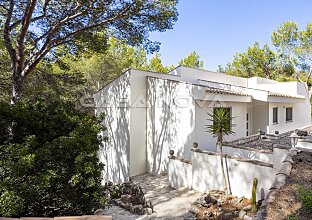 Ref. 2303584 | Renovierte Villa in begehrter Wohngegend 