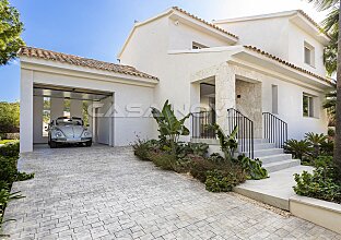 Ref. 2403567 | Luxusvilla mit Pool in beliebter Wohngegend