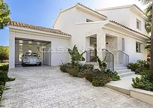 Ref. 2403567 | Luxusvilla mit Pool in beliebter Wohngegend