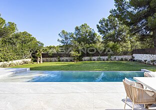 Ref. 2403567 | Luxusvilla mit Pool in beliebter Wohngegend