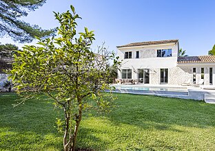 Ref. 2403567 | Luxusvilla mit Pool in beliebter Wohngegend