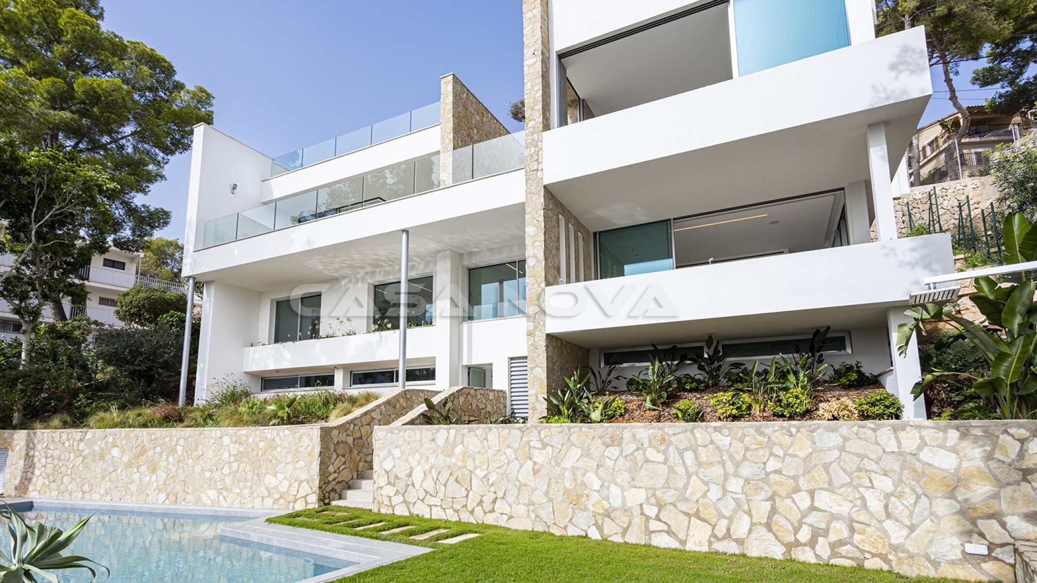 Recently completed luxury villa with sea views