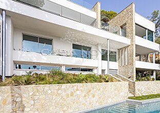 Ref. 2402747 | Recently completed luxury villa with sea views