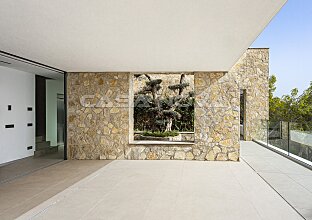 Ref. 2402747 | Recently completed luxury villa with sea views