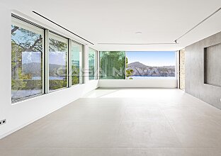 Ref. 2402747 | Recently completed luxury villa with sea views