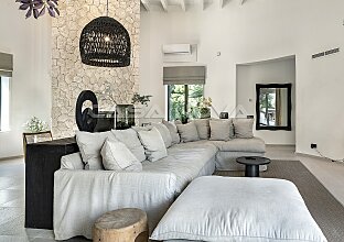 Ref. 2503666 | Moderne Traumvilla mit Pool in exklusiver Nachbarschaft