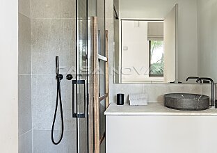 Ref. 2503666 | Moderne Traumvilla mit Pool in exklusiver Nachbarschaft