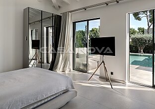 Ref. 2503666 | Moderne Traumvilla mit Pool in exklusiver Nachbarschaft