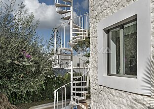 Ref. 2503666 | Moderne Traumvilla mit Pool in exklusiver Nachbarschaft