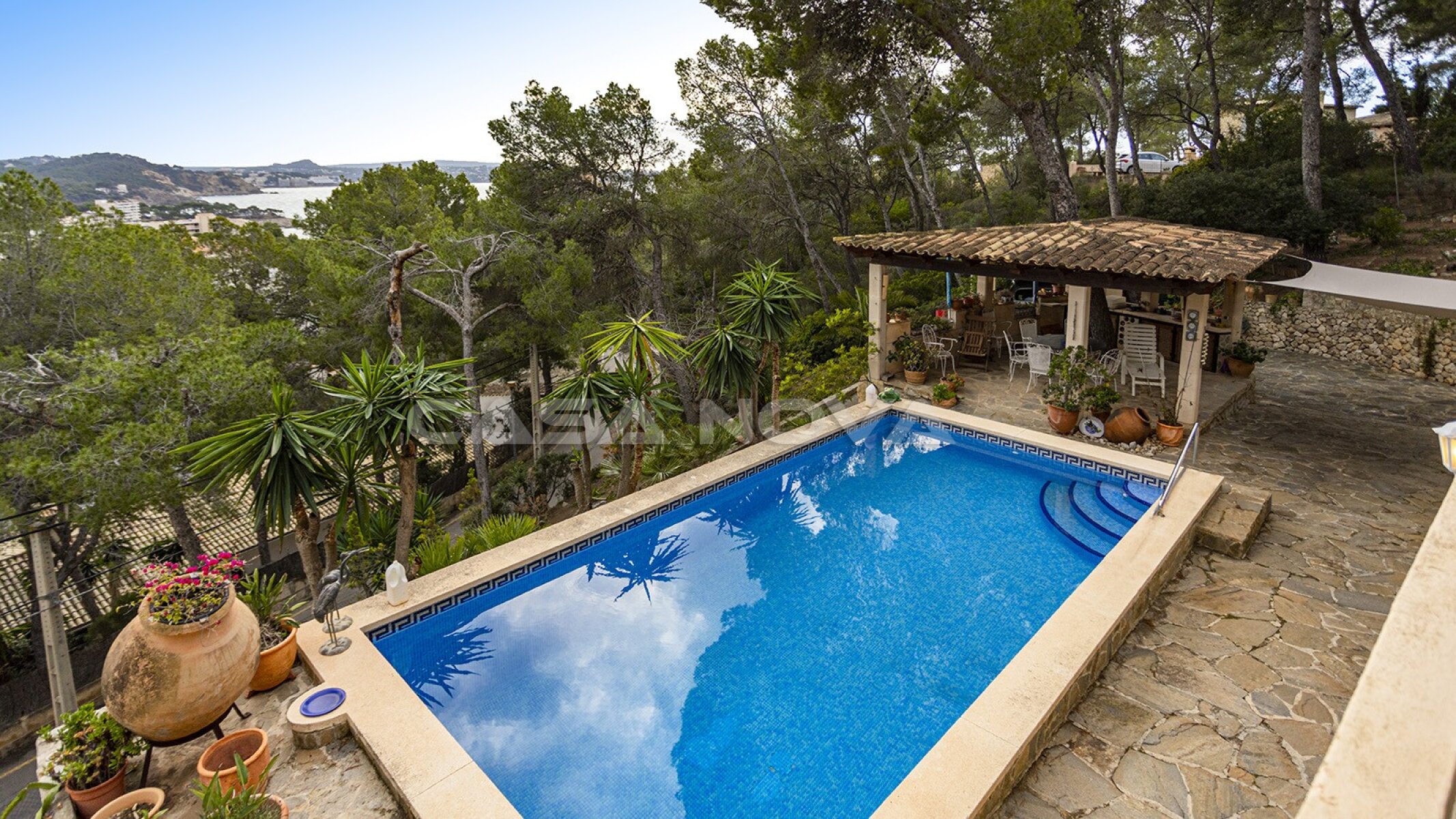 Attraktive Villa mit Meerblick in ruhiger Lage