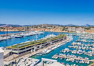 Ref. 1203714 | Kernsaniertes Penthaus direkt am Yachthafen Club Nautico 