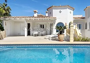 Ref. 2403715 | Charmante Villa in traumhafter Lage 