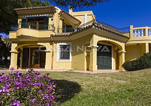 Ref. 2303719 | Charmante Luxus Villa in begehrter Wohngegend