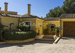Ref. 2303719 | Charmante Luxus Villa in begehrter Wohngegend