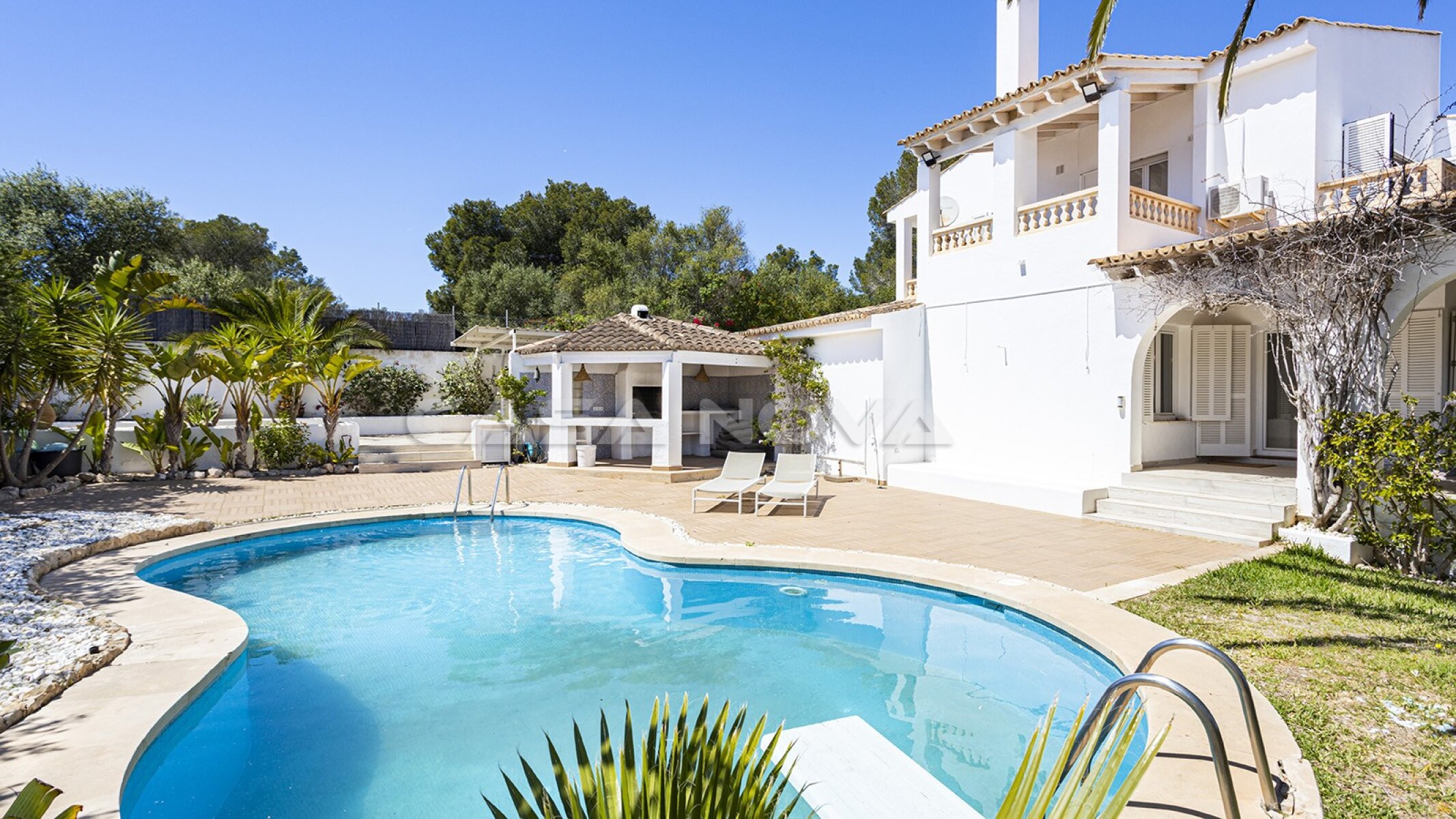 Villa �nica con mucho potencial 