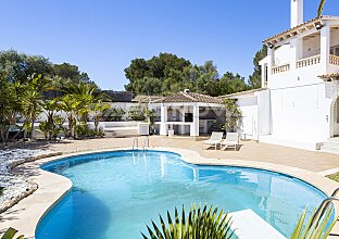 Ref. 2503720 | Einzigartige Villa mit viel Potenzial 
