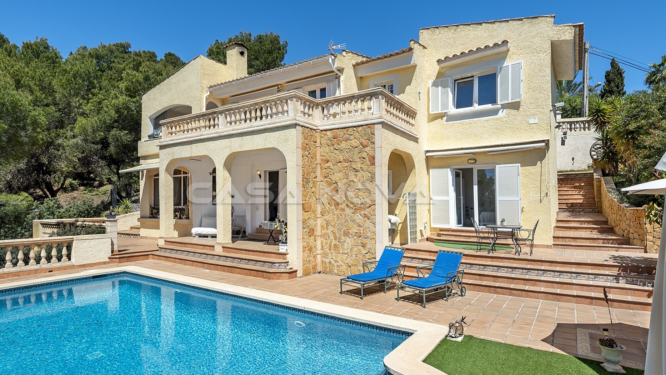Precioso chalet con vistas panorámicas y piscina en zona privilegiada