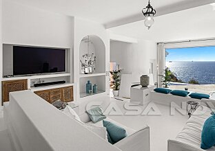 Ref. 2503511 | Idyllic villa with typical island flair in 1st sea line 