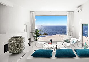 Ref. 2503511 | Idyllic villa with typical island flair in 1st sea line 