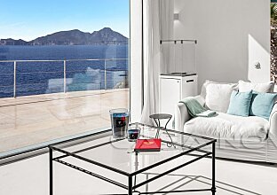 Ref. 2503511 | Idyllic villa with typical island flair in 1st sea line 