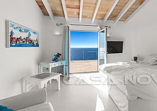Ref. 2503511 | Idyllic villa with typical island flair in 1st sea line 