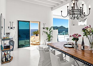 Ref. 2503511 | Idyllic villa with typical island flair in 1st sea line 