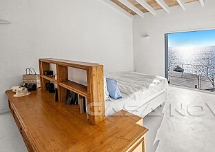 Ref. 2503511 | Idyllic villa with typical island flair in 1st sea line 