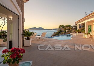Ref. 2503511 | Idyllic villa with typical island flair in 1st sea line 