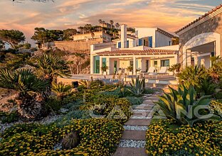 Ref. 2503511 | Idyllic villa with typical island flair in 1st sea line 