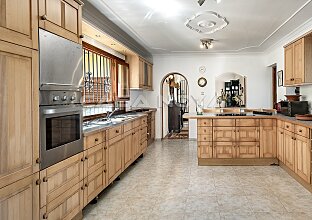Ref. 2503728 | Unique villa with lots of potential in a good location 