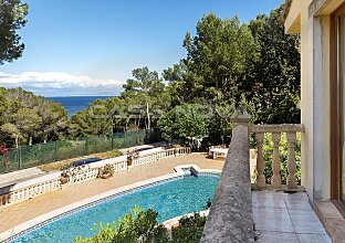 Ref. 2503728 | Unique villa with lots of potential in a good location 