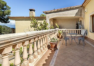 Ref. 2503728 | Unique villa with lots of potential in a good location 