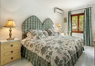 Ref. 2503728 | Unique villa with lots of potential in a good location 