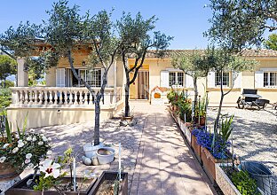 Ref. 2303731 | Villa im mediterranen Stil  mit Ausbau- und Modernisierungspotenzial 