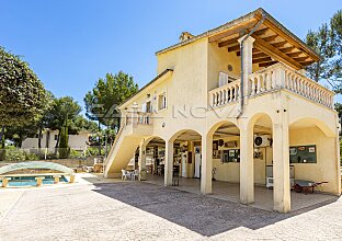 Ref. 2303731 | Villa im mediterranen Stil  mit Ausbau- und Modernisierungspotenzial 