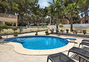 Ref. 2503745 | Encantadora villa de estilo mediterráneo en un barrio codiciado