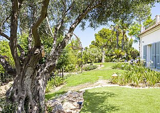 Ref. 2503786 | Exclusive Mediterranean-style villa with guest apartment in top location