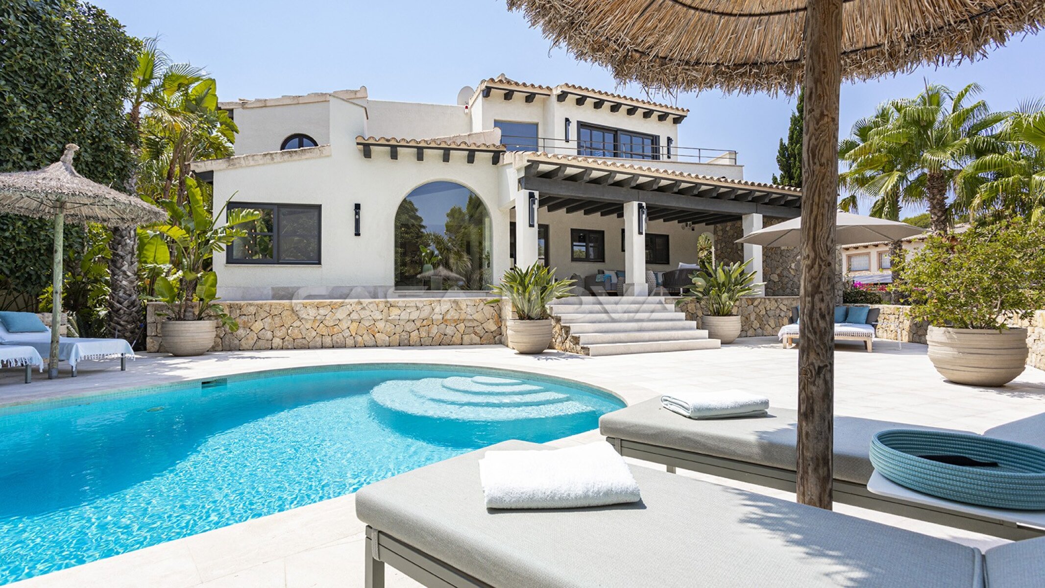 Elegante villa de lujo con estilo mediterráneo en una ubicación privilegiada