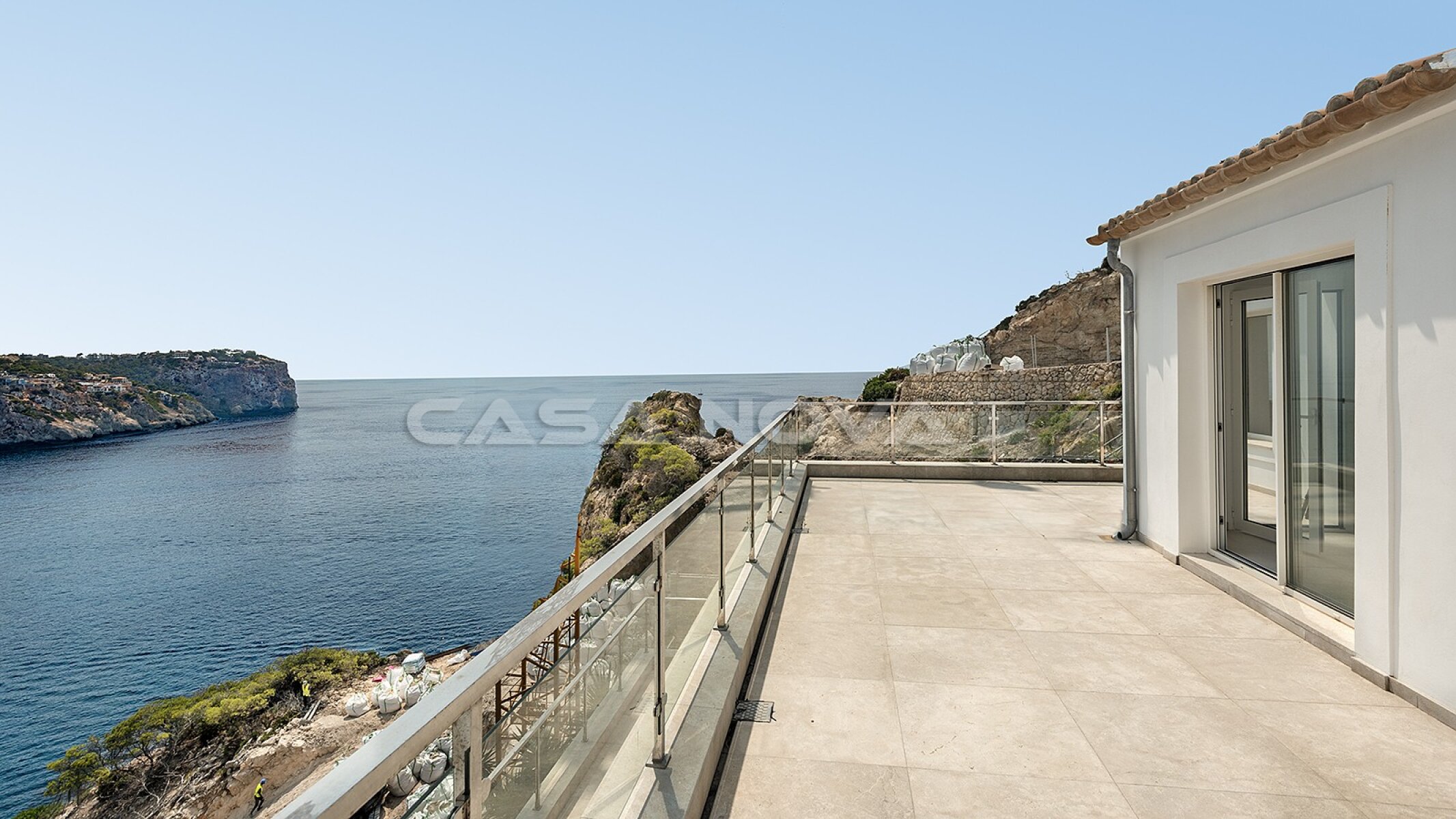New constructed villa in 1st sea line