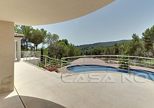 Ref. 268632 | Preciosa zona de terraza con vistas a la piscina y al bello entorno