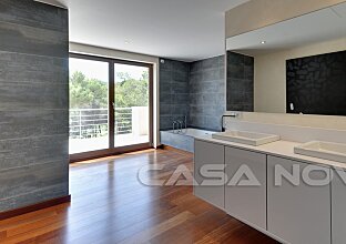 Ref. 268632 | Grosses und lichtdurchflutetes Bad mit Terrassenzugang